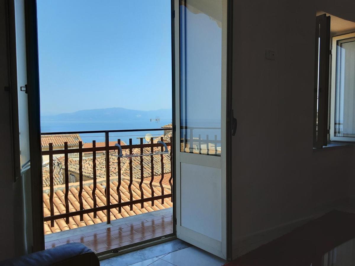 "Lo Studiolo" Apartment Pizzo  Buitenkant foto