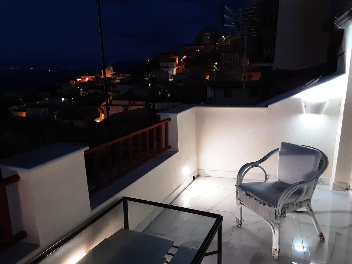 "Lo Studiolo" Apartment Pizzo  Buitenkant foto