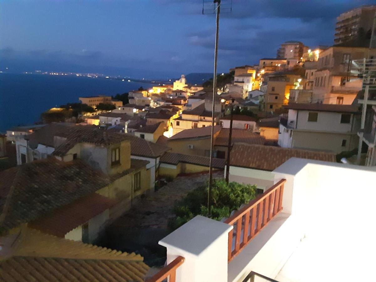 "Lo Studiolo" Apartment Pizzo  Buitenkant foto