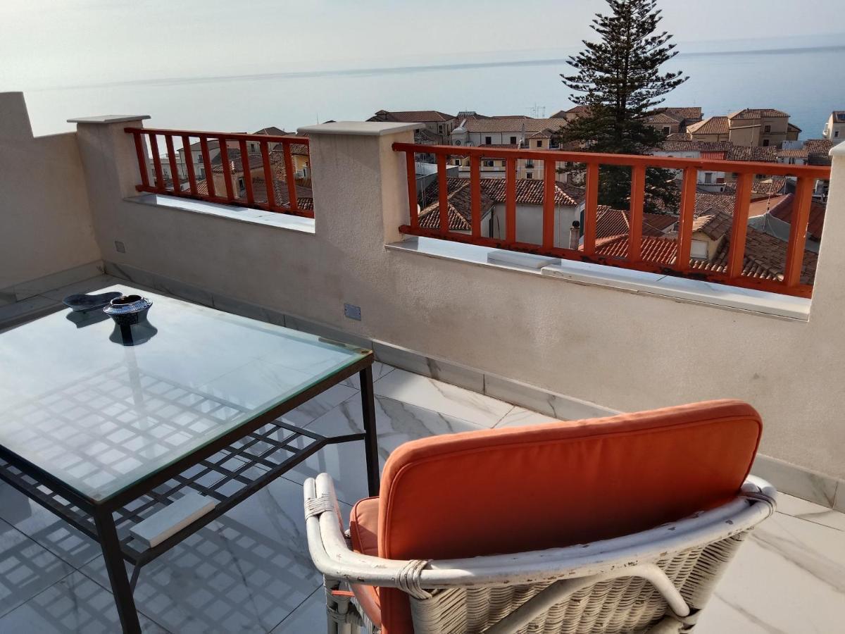 "Lo Studiolo" Apartment Pizzo  Buitenkant foto