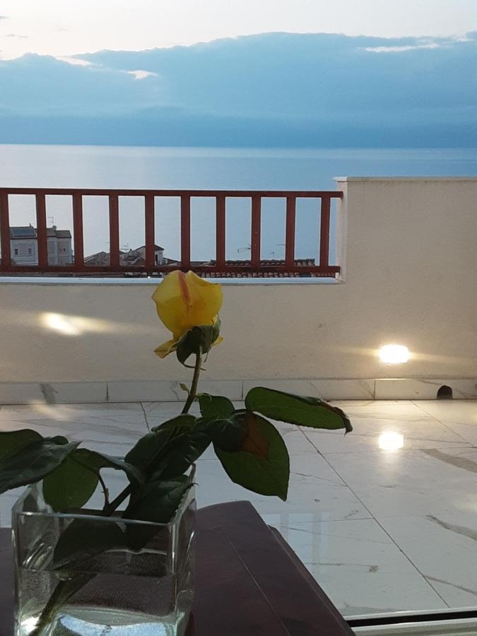 "Lo Studiolo" Apartment Pizzo  Buitenkant foto