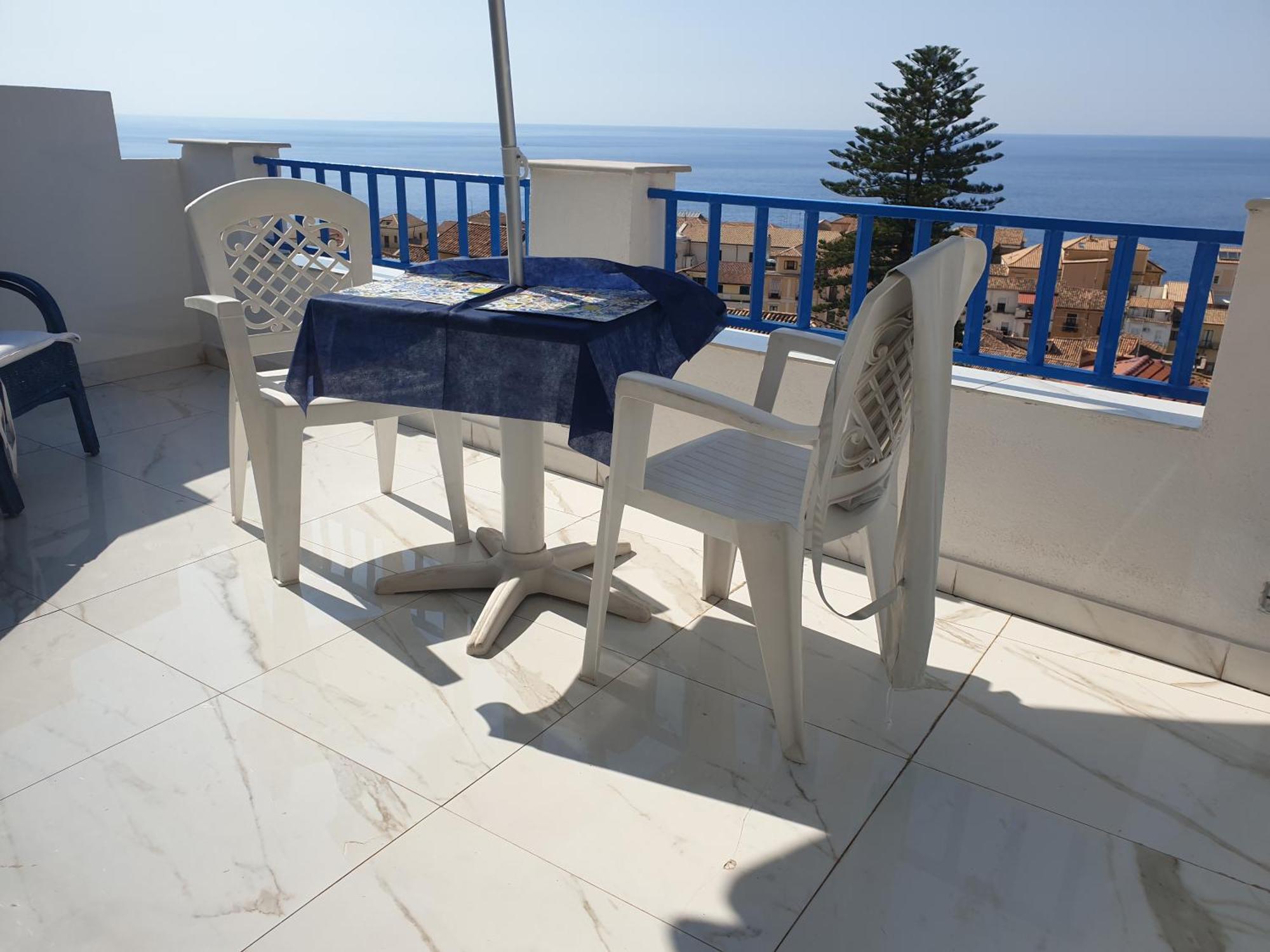 "Lo Studiolo" Apartment Pizzo  Buitenkant foto